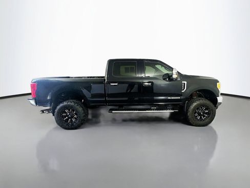 Used 2017 Ford F250 XLT w/ XLT Premium Package AWD/4WD image 8