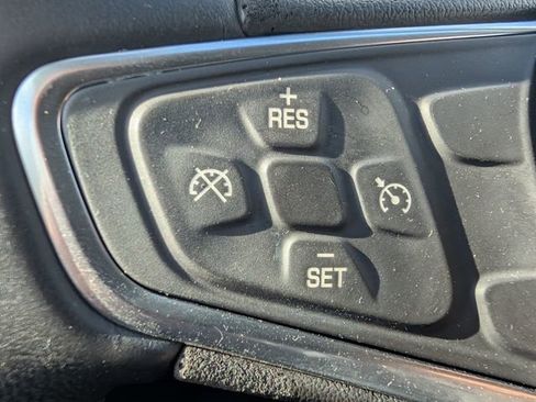 Used 2018 Chevrolet Equinox LT FWD image 15