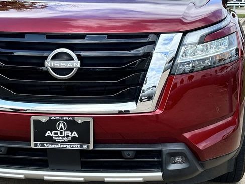 Used 2024 Nissan Pathfinder SL AWD/4WD image 8