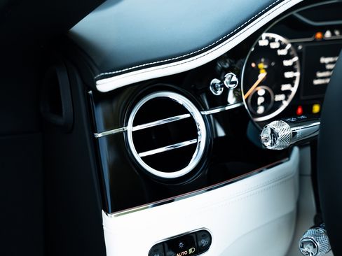 Used 2024 Bentley Continental GT V8 image 19