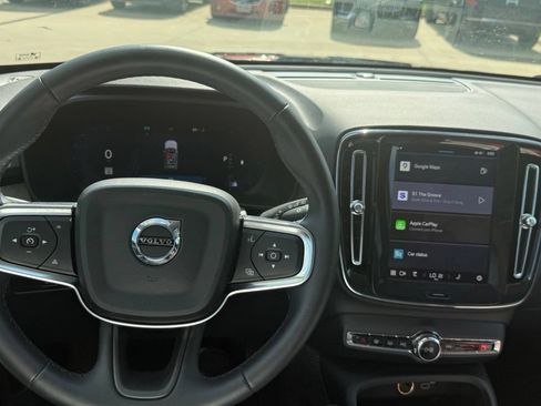 Used 2025 Volvo XC40 B5 Core AWD/4WD image 18