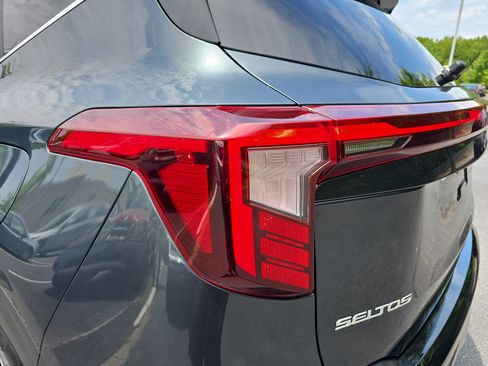Used 2024 Kia Seltos EX FWD image 33