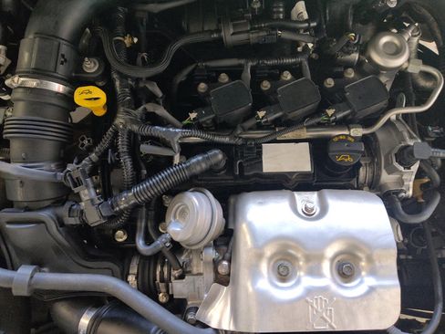 Used 2018 Ford Focus SE w/ SE Appearance Package image 30