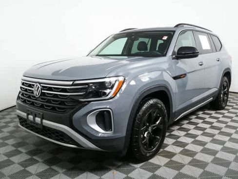 Certified 2025 Volkswagen Atlas Peak Edition SE AWD/4WD image 37
