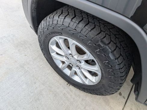 Used 2022 Jeep Grand Cherokee Laredo X AWD/4WD image 10