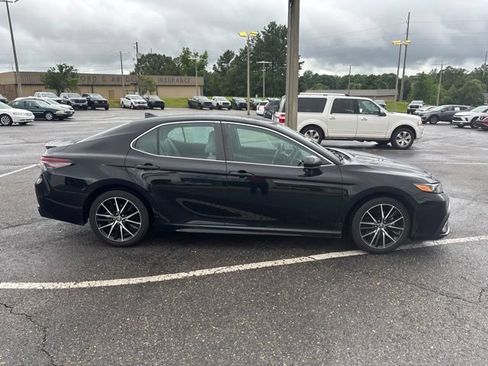 Used 2021 Toyota Camry SE FWD image 2