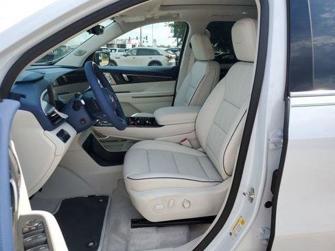 New 2026 Buick Enclave Avenir w/ Super Cruise Package FWD image 10
