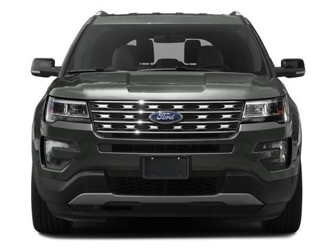Used 2017 Ford Explorer XLT w/ Equipment Group 202A FWD image 4