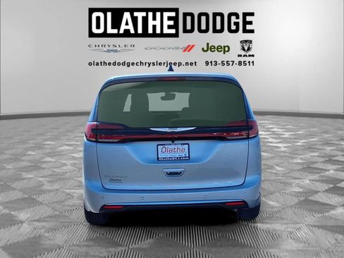 New 2026 Chrysler Pacifica Select image 25