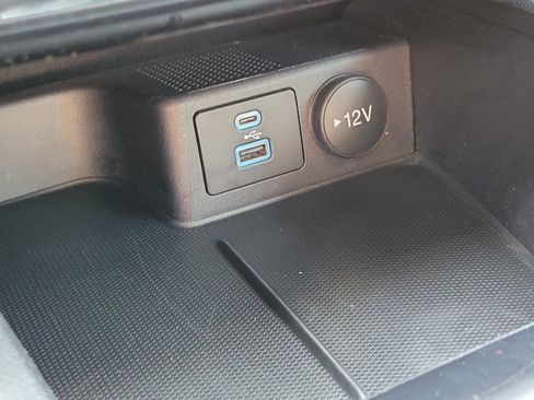 Used 2022 Ford Escape SE w/ SE Sport Appearance Package FWD image 28