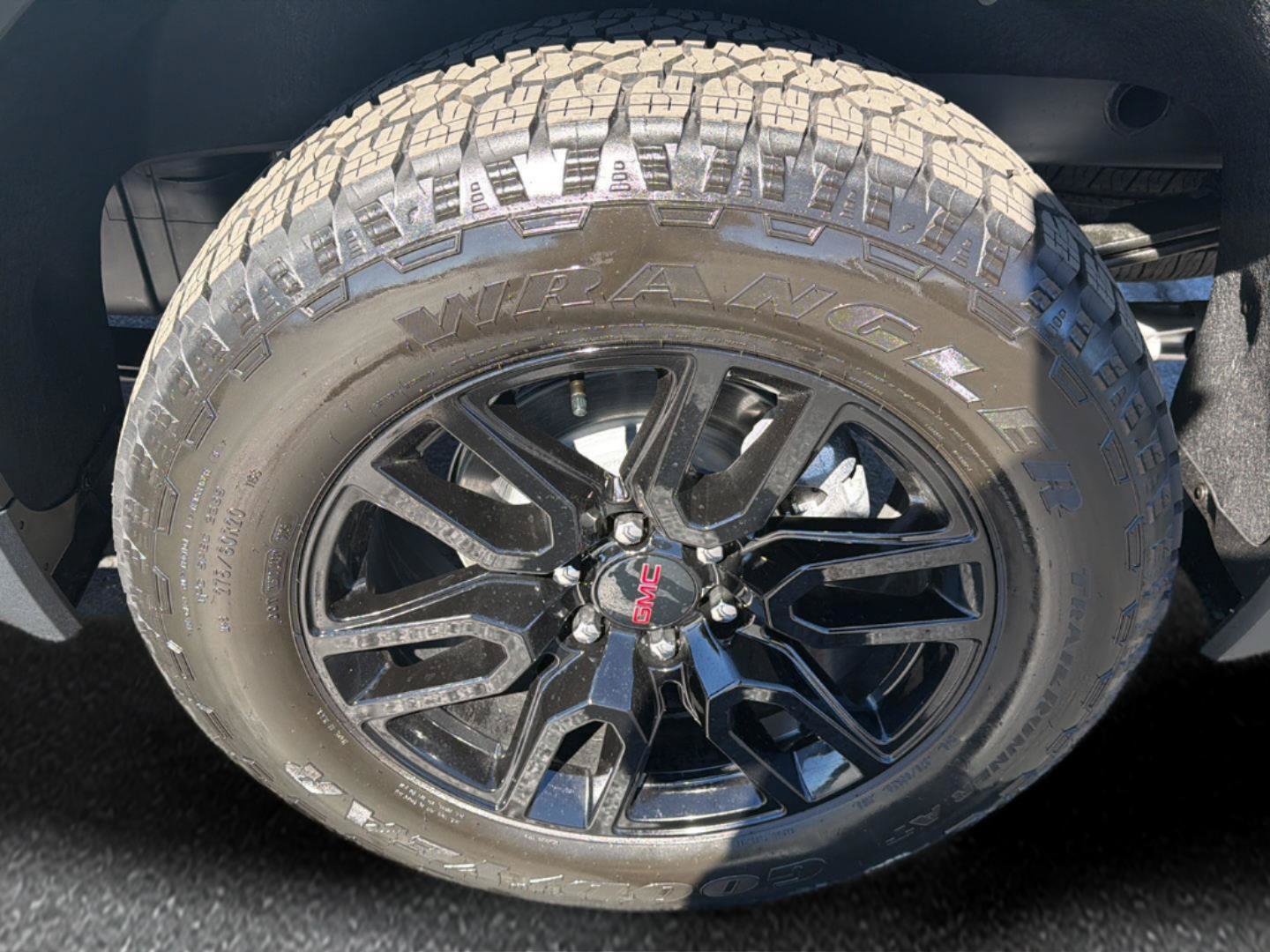 Used 2026 GMC Sierra 1500 Elevation w/ Elevation Premium Package AWD/4WD image 10