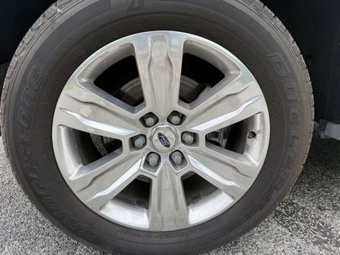 Used 2018 Ford F150 Platinum w/ Equipment Group 701A Luxury AWD/4WD image 9