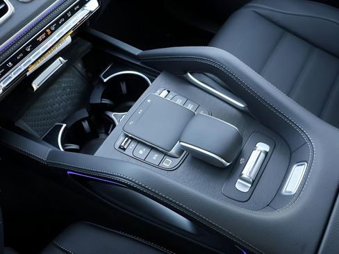 New 2026 Mercedes-Benz GLS 450 4MATIC image 28