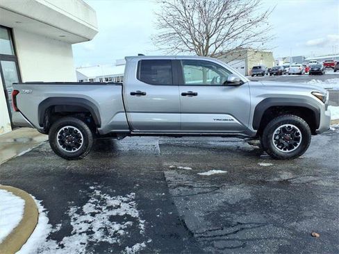 Certified 2025 Toyota Tacoma TRD Off-Road image 23