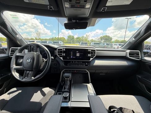 Used 2025 Toyota Sequoia SR5 AWD/4WD image 27