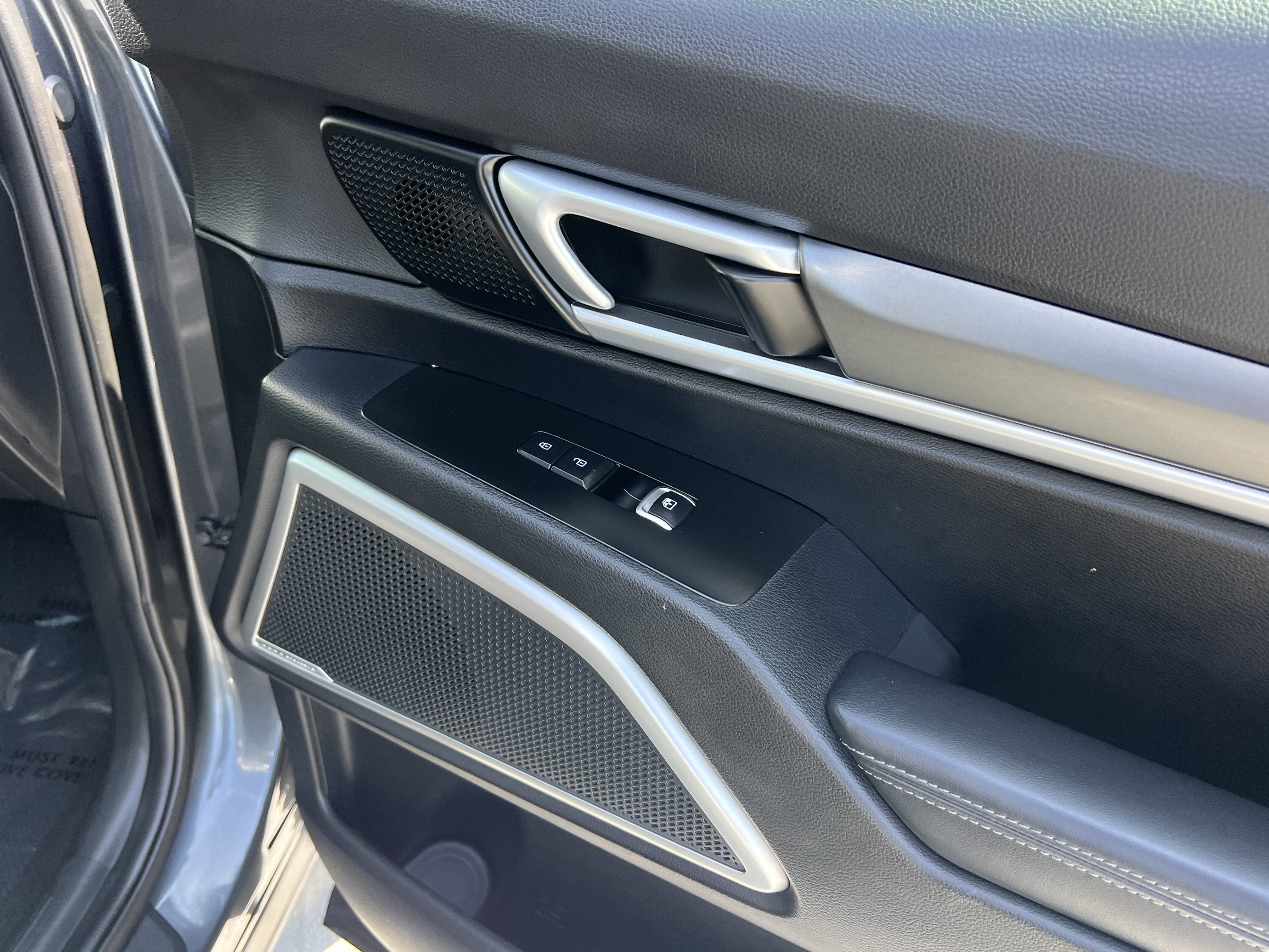 Used 2022 Kia Telluride S FWD image 18