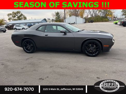 Used 2018 Dodge Challenger SXT Plus image 9
