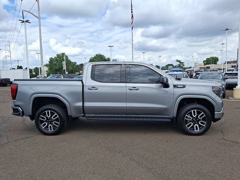 Used 2023 GMC Sierra 1500 AT4 w/ Technology Package AWD/4WD image 7