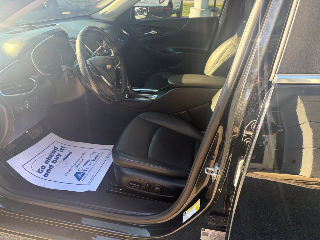 Used 2021 Chevrolet Malibu LT w/ Leather Package FWD image 13