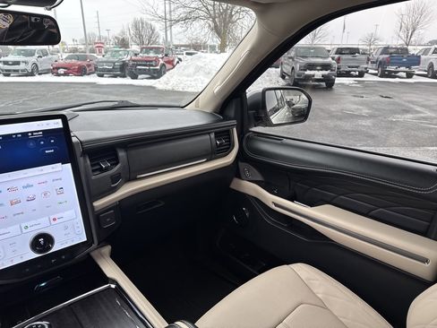 Certified 2024 Ford Expedition Max Platinum image 23