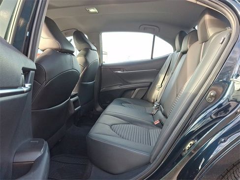 Used 2021 Toyota Camry SE image 10