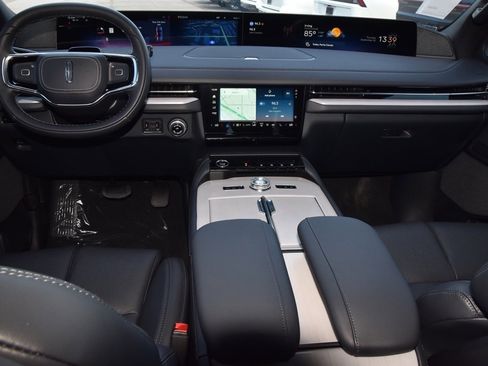 New 2025 Lincoln Navigator Reserve w/ Jet Appearance Package image 17