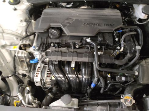 Used 2025 Hyundai Elantra SE FWD image 30