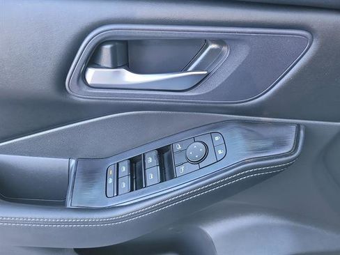 Used 2024 Nissan Rogue SV image 25