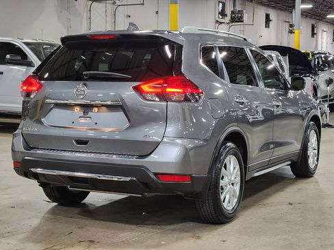 Used 2017 Nissan Rogue SV w/ SV Family Package FWD image 8