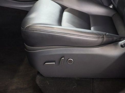 Used 2023 Tesla Model Y Performance image 13