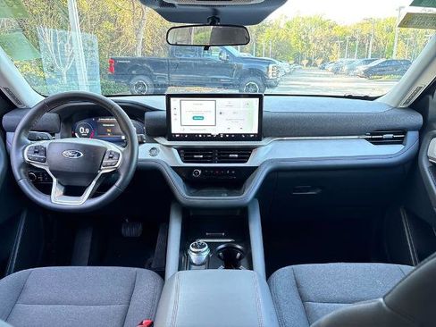 Certified 2025 Ford Explorer Active AWD/4WD image 12