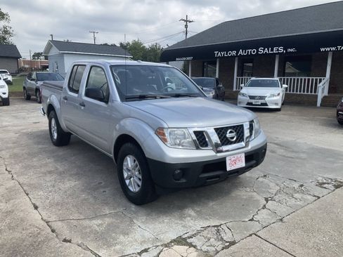 Used 2018 Nissan Frontier SV RWD image 1