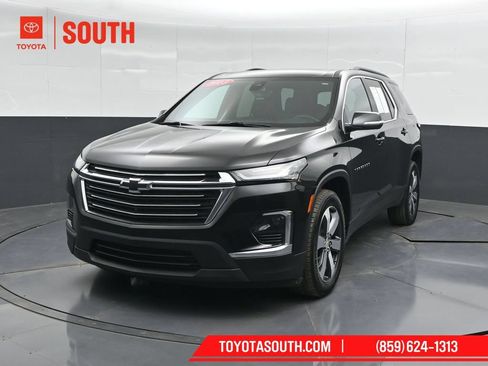 Used 2023 Chevrolet Traverse LT w/ LT Premium Package AWD/4WD image 5