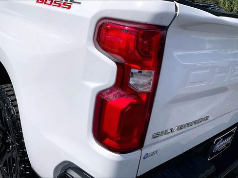 Used 2022 Chevrolet Silverado 1500 LT Trail Boss w/ LT Trail Boss Premium Package AWD/4WD image 28