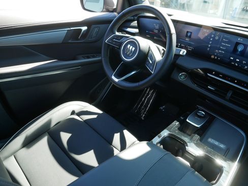 Used 2025 Buick Enclave Preferred image 9