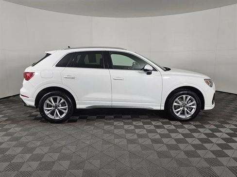 Used 2023 Audi Q3 2.0T Premium image 2
