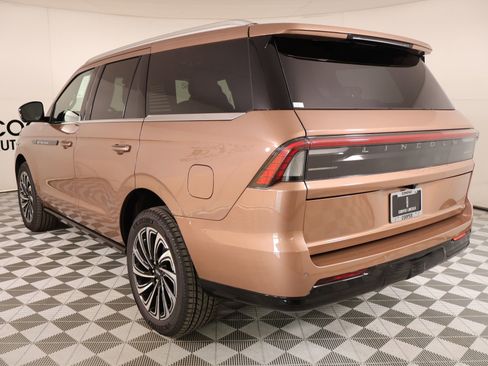 New 2026 Lincoln Navigator Black Label AWD/4WD image 25
