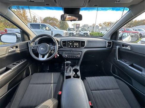 Used 2020 Kia Sportage LX image 3