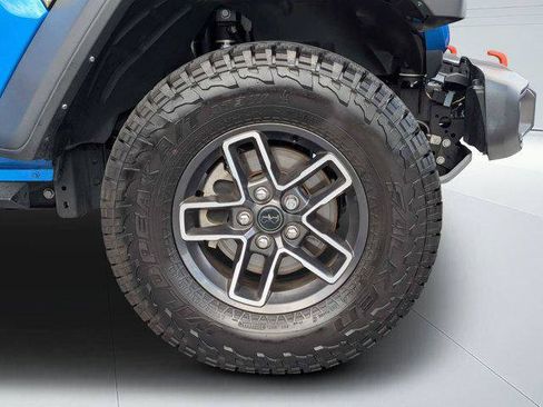 Certified 2024 Jeep Gladiator Mojave AWD/4WD image 10