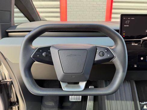 Used 2025 Tesla Cybertruck AWD Crew Cab image 23