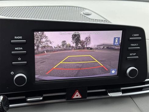 Used 2023 Hyundai Elantra SEL image 18