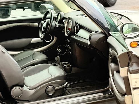 Used 2011 MINI Cooper Clubman FWD image 12