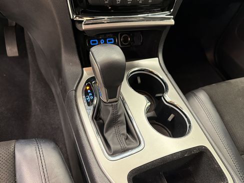 Used 2019 Jeep Grand Cherokee Altitude AWD/4WD image 14