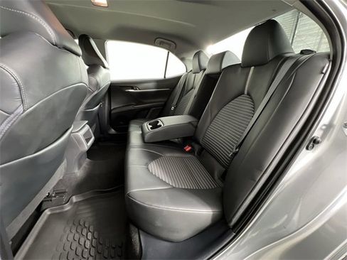 Used 2022 Toyota Camry SE image 25