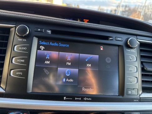 Used 2018 Toyota Highlander XLE image 15