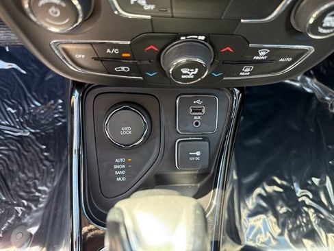 Used 2018 Jeep Compass Limited w/ Navigation Group AWD/4WD image 30