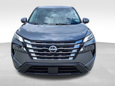 Used 2025 Nissan Rogue SV image 2