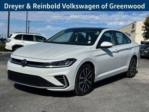 New 2026 Volkswagen Jetta SE image 3