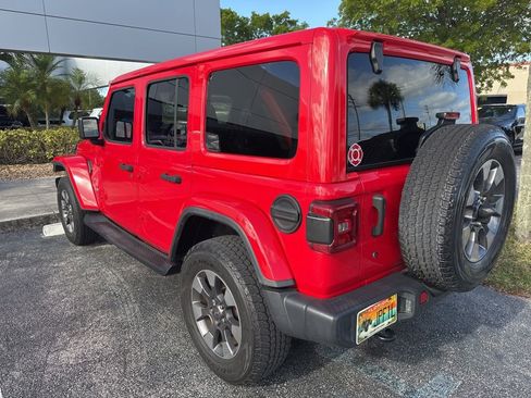 Used 2019 Jeep Wrangler Unlimited Sahara image 8