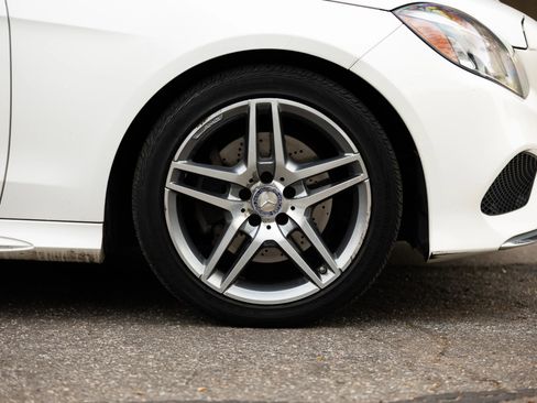 Used 2014 Mercedes-Benz E 350 4MATIC Sedan image 14